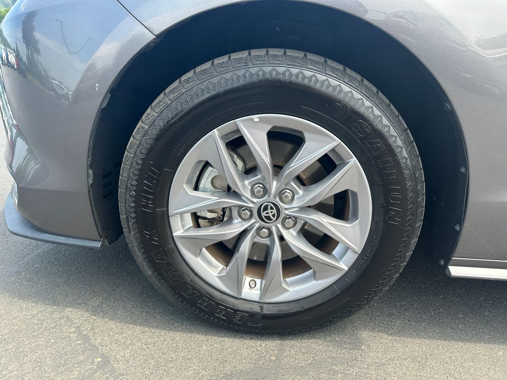 2024 Toyota Sienna LE
