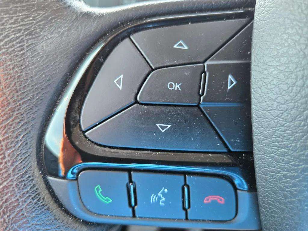 Certified Used 2020 Colorado Red Clearcoat Jeep Latitude image 19