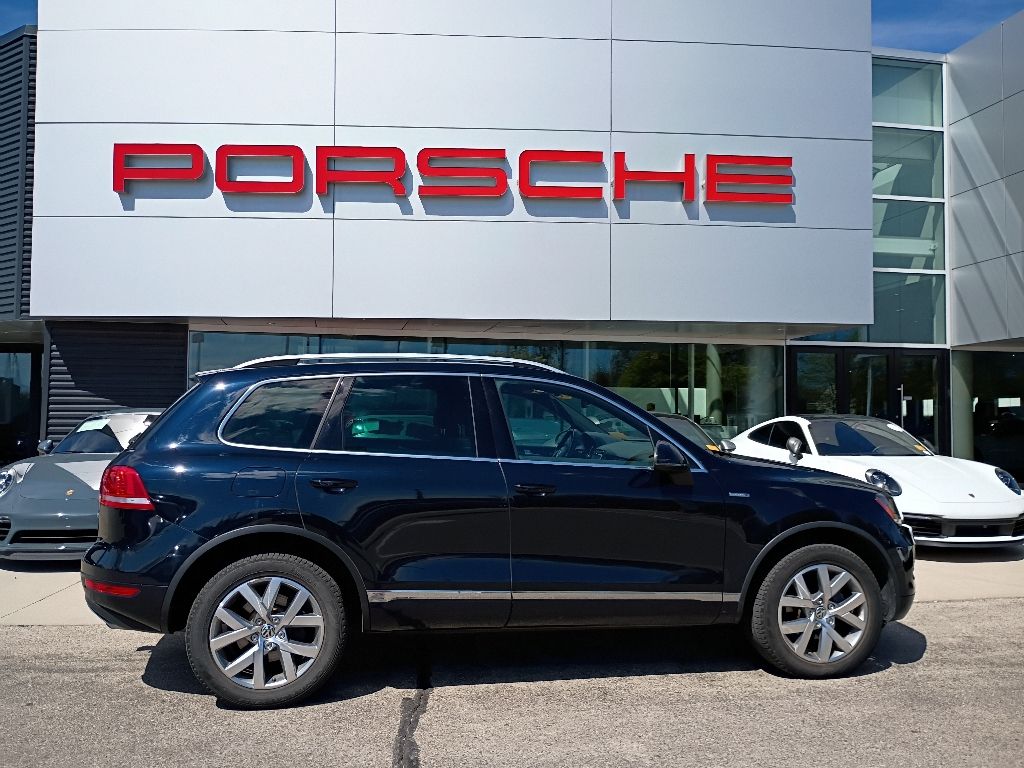 Moonlight Blue Pearl 2014 Volkswagen Touareg SUV / Crossover All-Wheel Drive 8-Speed Automatic