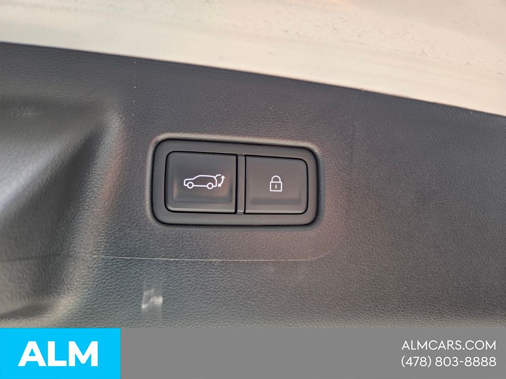 Used 2025 Silver Hyundai XRT image 13
