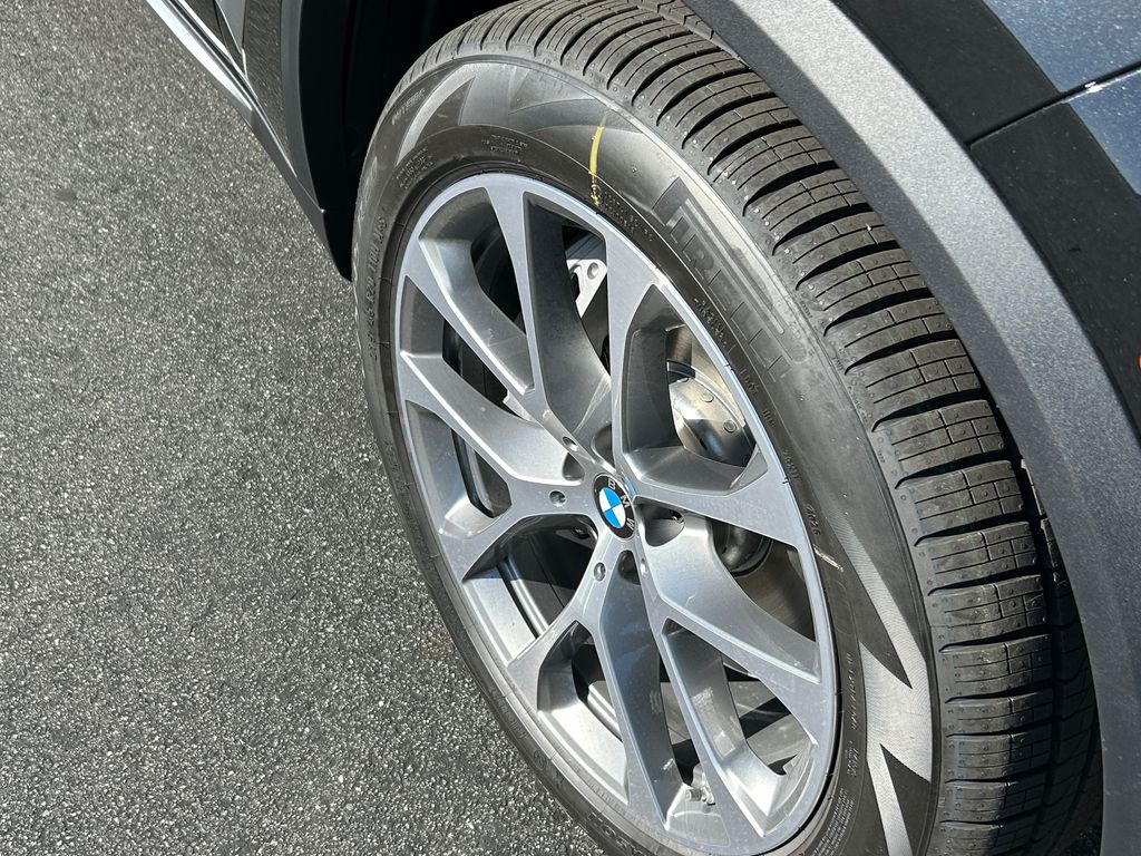 Thumbnail: 2026 BMW X5 - 3