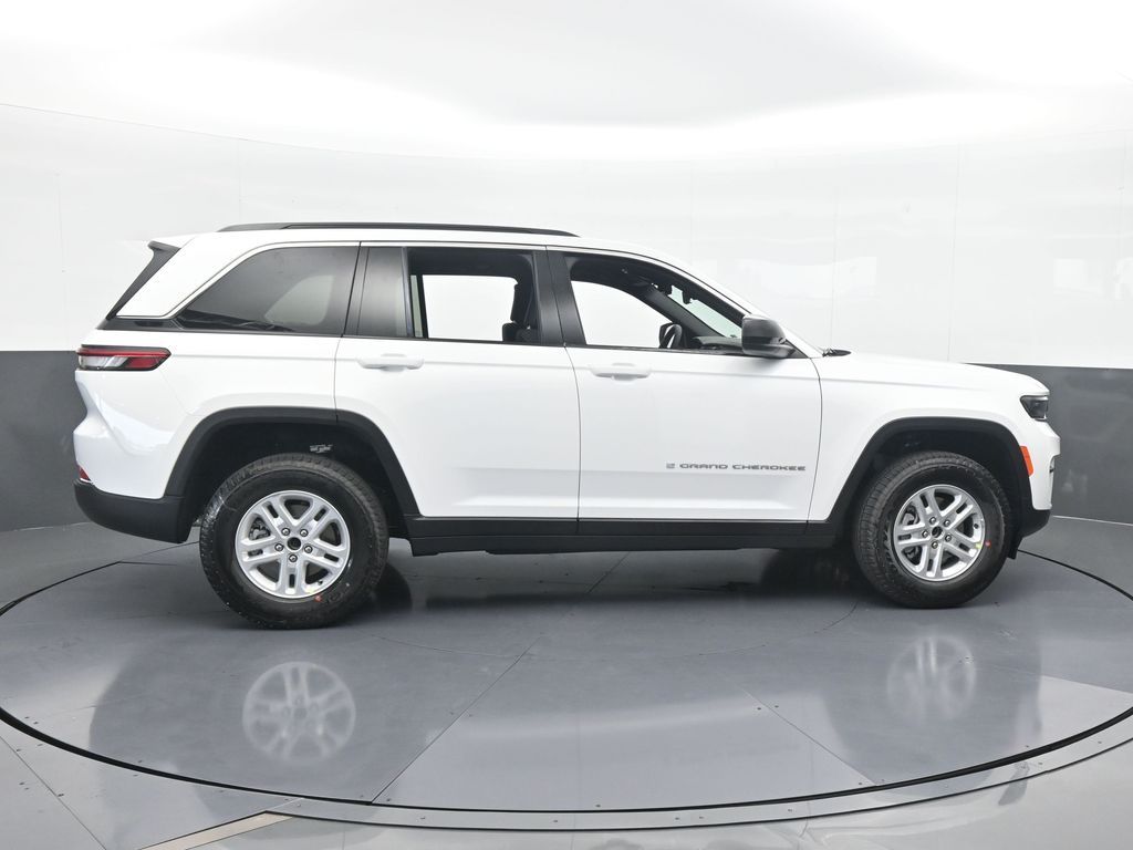 Used 2025 Bright White Clearcoat Jeep Laredo image 7