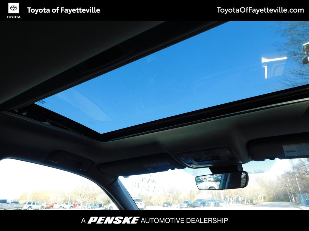 Thumbnail: 2017 Toyota Highlander - 4