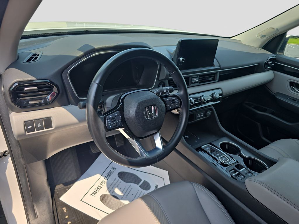 Used 2025 Honda Pilot SUV