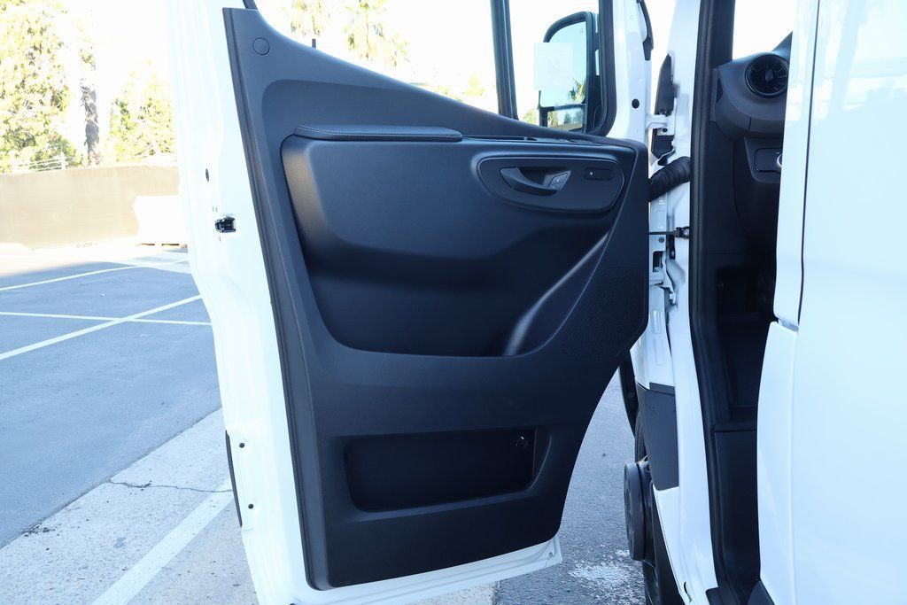 Thumbnail: 2026 Mercedes-Benz Sprinter - 7