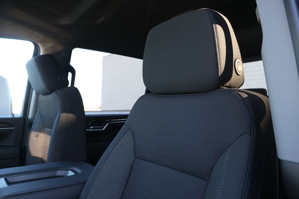 Thumbnail: 2026 Chevrolet Silverado 3500 - 14