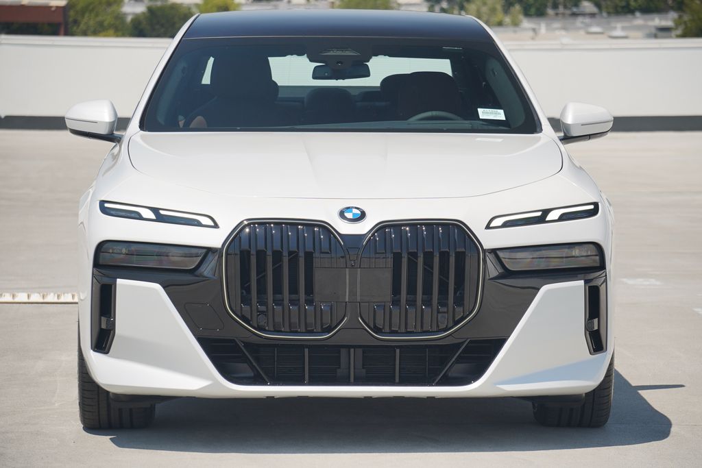 Thumbnail: 2025 BMW 7 Series - 2