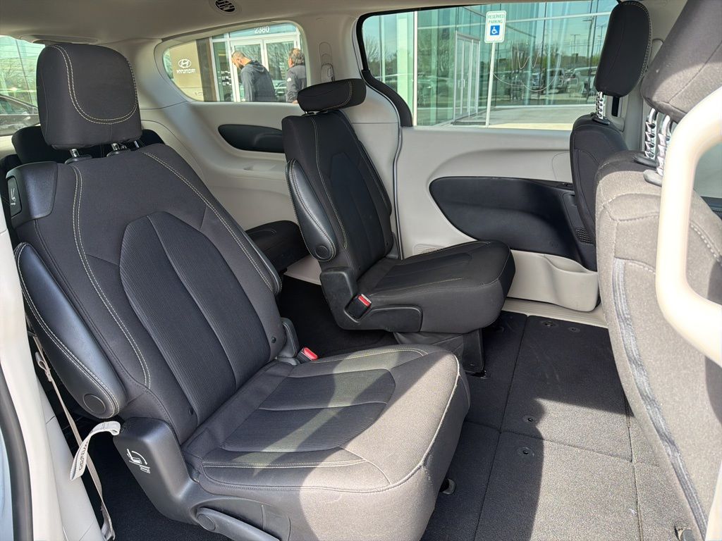 2023 Chrysler Voyager