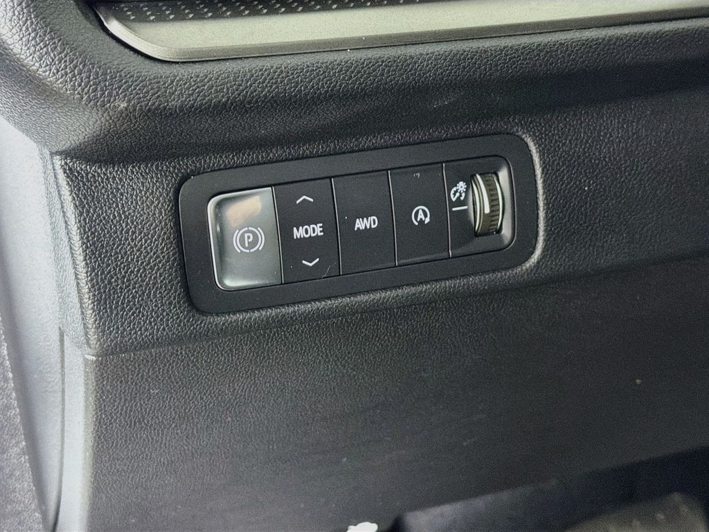 Used 2025 Chevrolet Traverse SUV