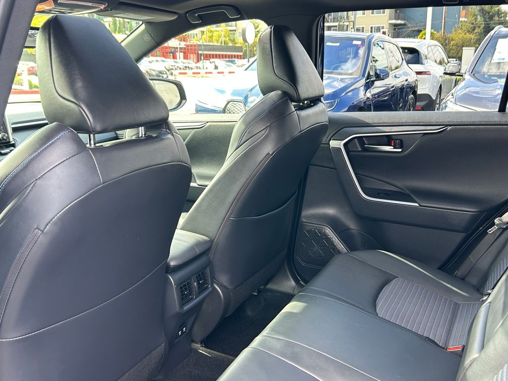 Thumbnail: 2021 Toyota RAV4 - 31