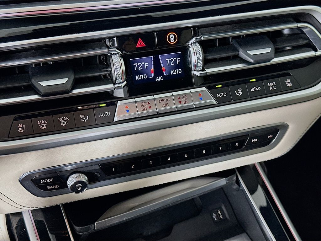 2022 BMW X7 xDrive40i 16