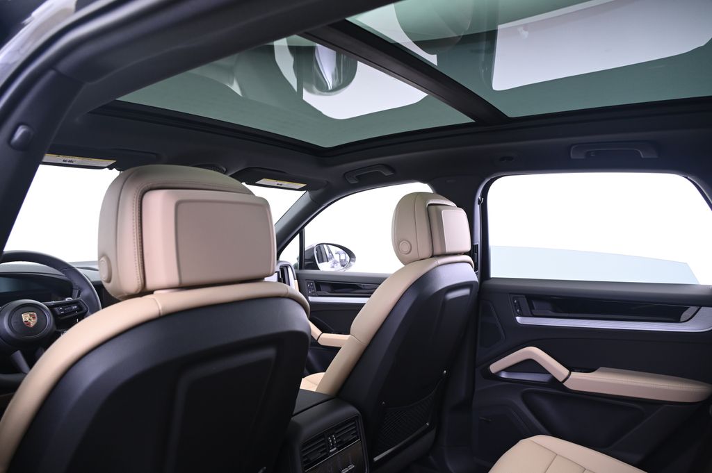 Thumbnail: 2025 Porsche Cayenne - 25