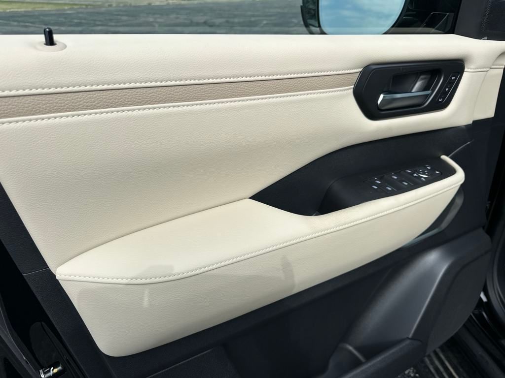 2025 Nissan Armada Platinum photo