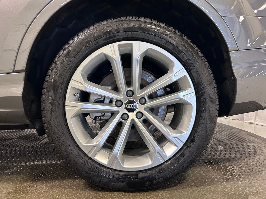 used 2025 Audi Q7 car, priced at $53,949