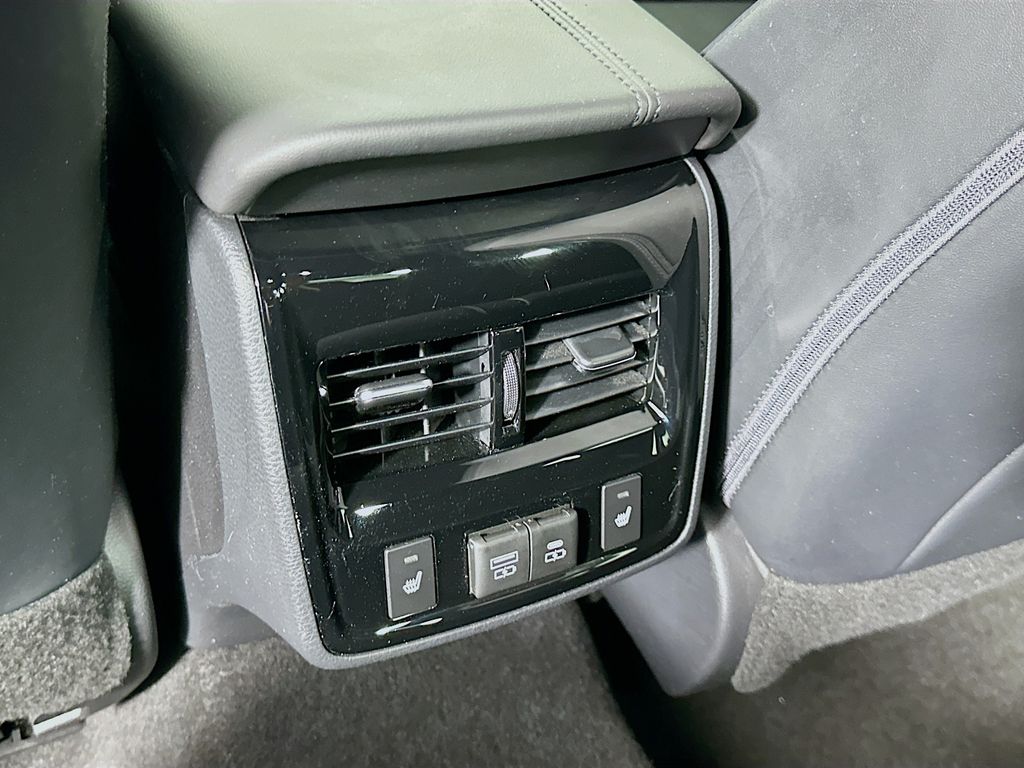 Thumbnail: 2021 Toyota Avalon - 26