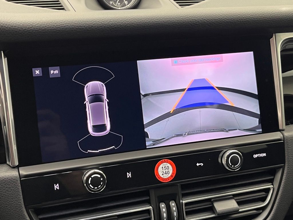 Thumbnail: 2025 Porsche Macan - 21