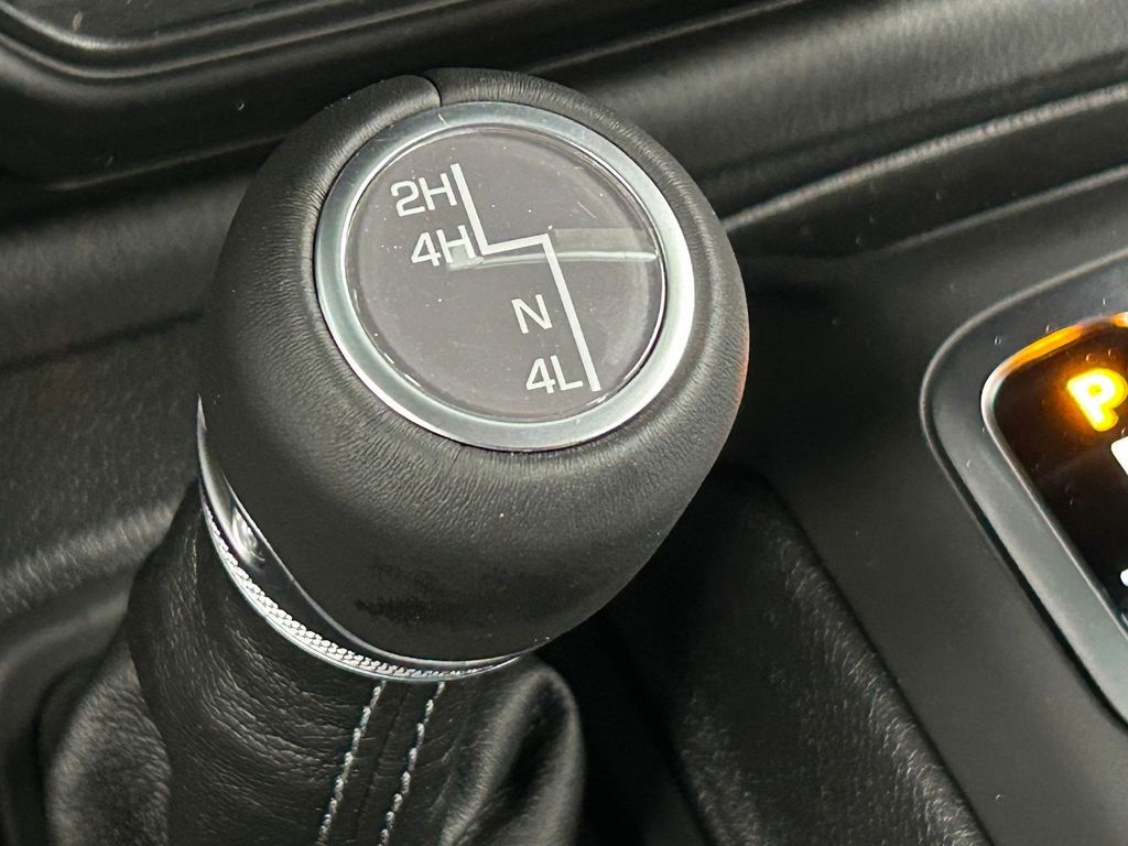 New 2026 Hydro Blue Pearlcoat Jeep Sahara image 22