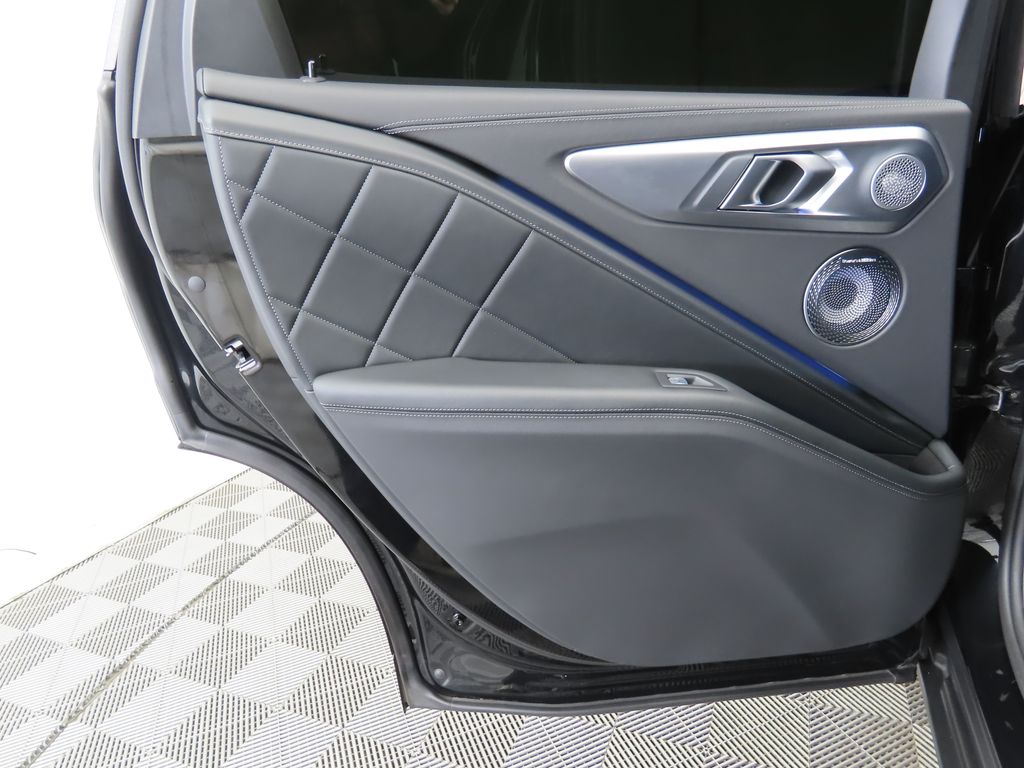 Thumbnail: 2025 BMW XM - 25