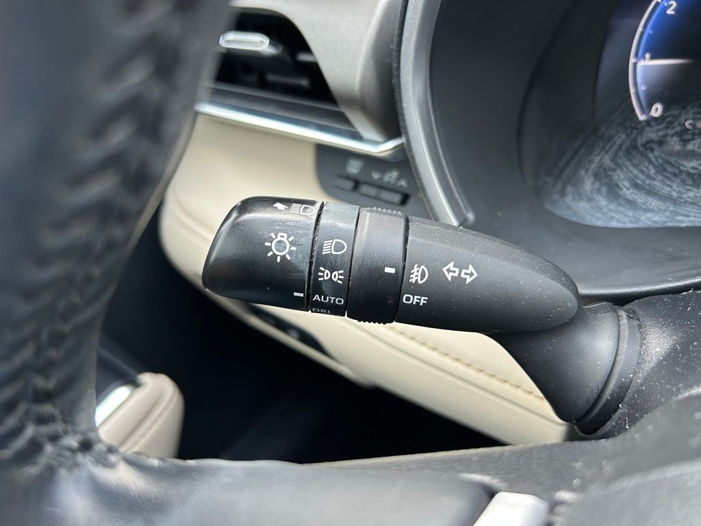 Thumbnail: 2023 Toyota Highlander - 23