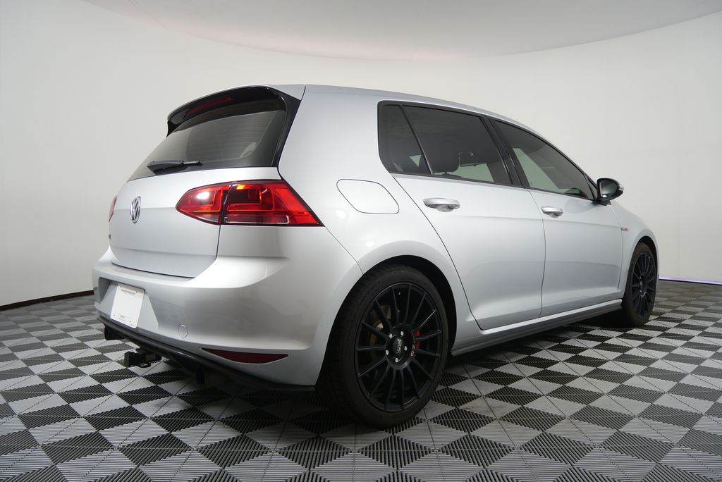 Thumbnail: 2017 Volkswagen Golf - 3