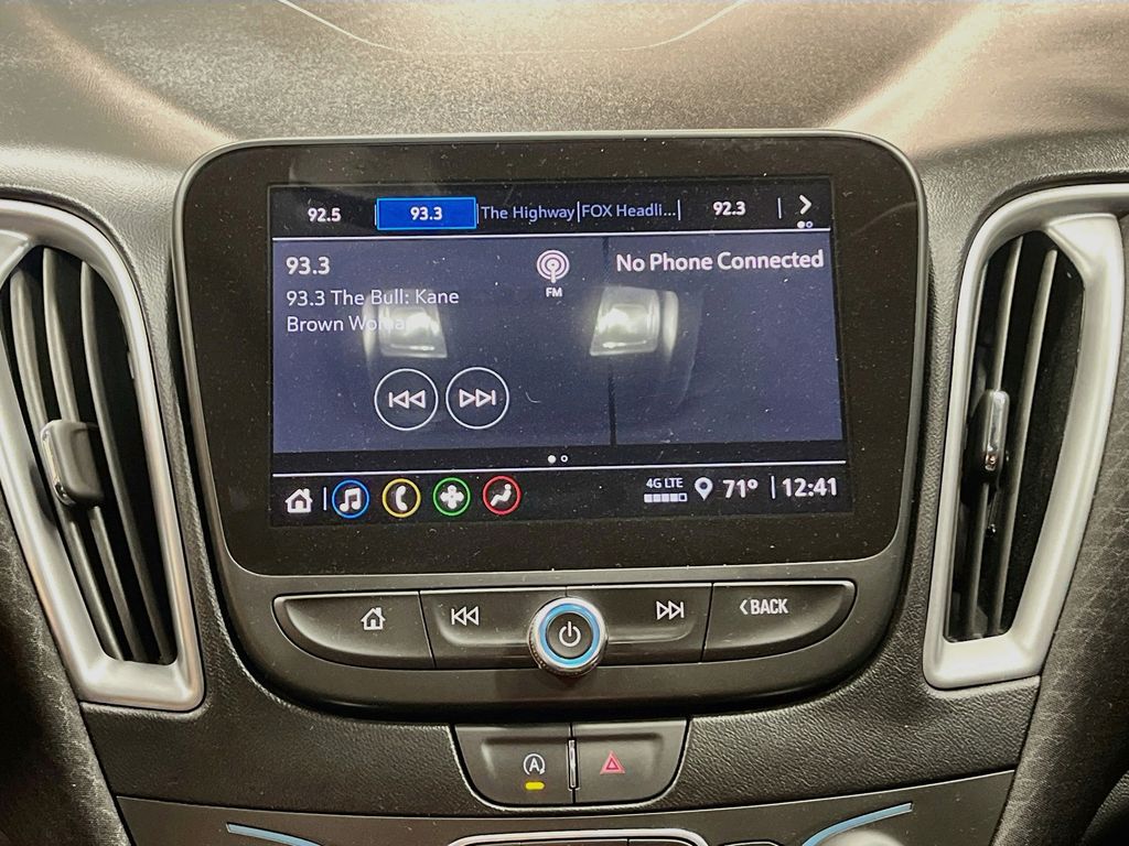 Used 2025 Summit White Chevrolet LT image 15