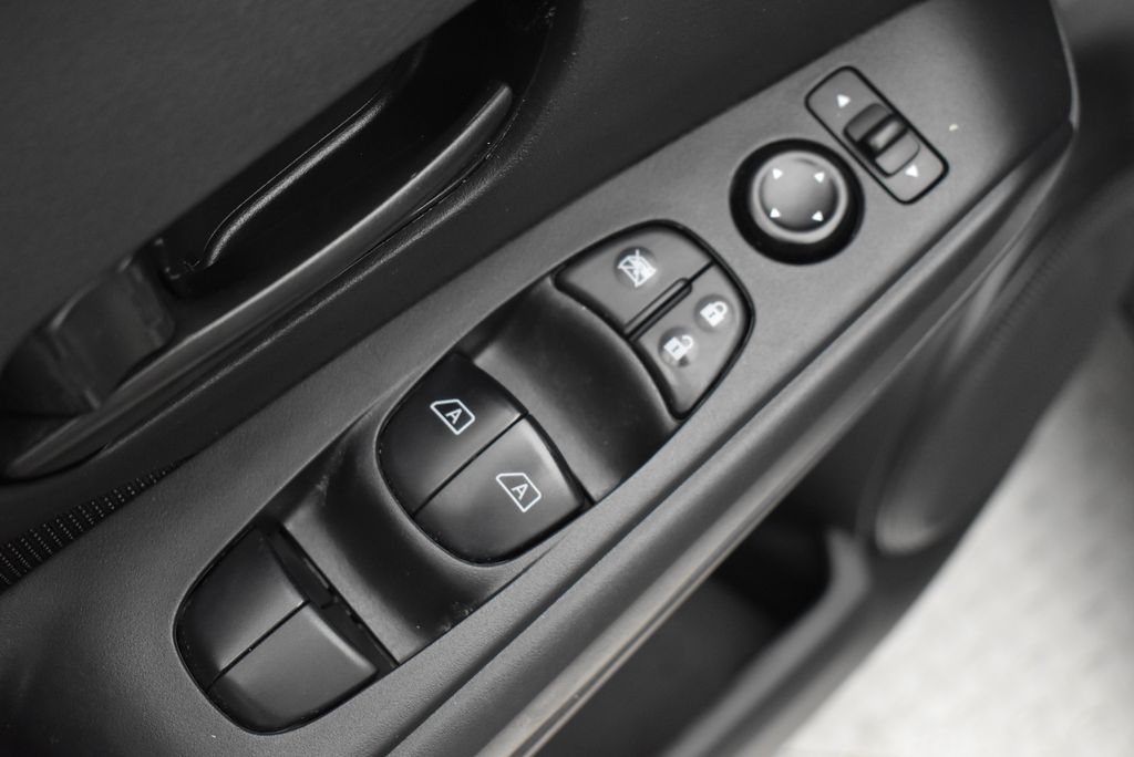 Thumbnail: 2021 Nissan Kicks - 11