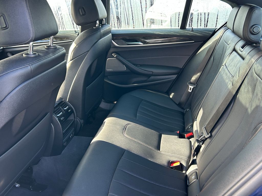 Thumbnail: 2022 BMW 5 Series - 29