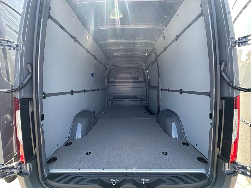 2024 Mercedes-Benz Sprinter 2500 Cargo 144 WB 21