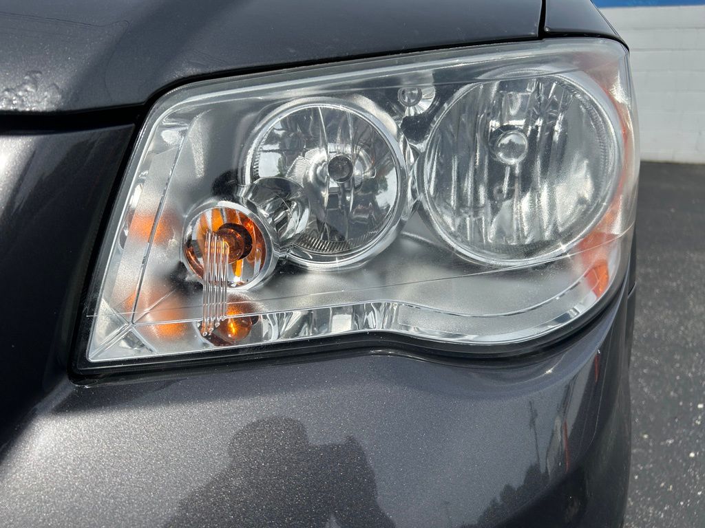 Thumbnail: 2016 Chrysler Town & Country - 9