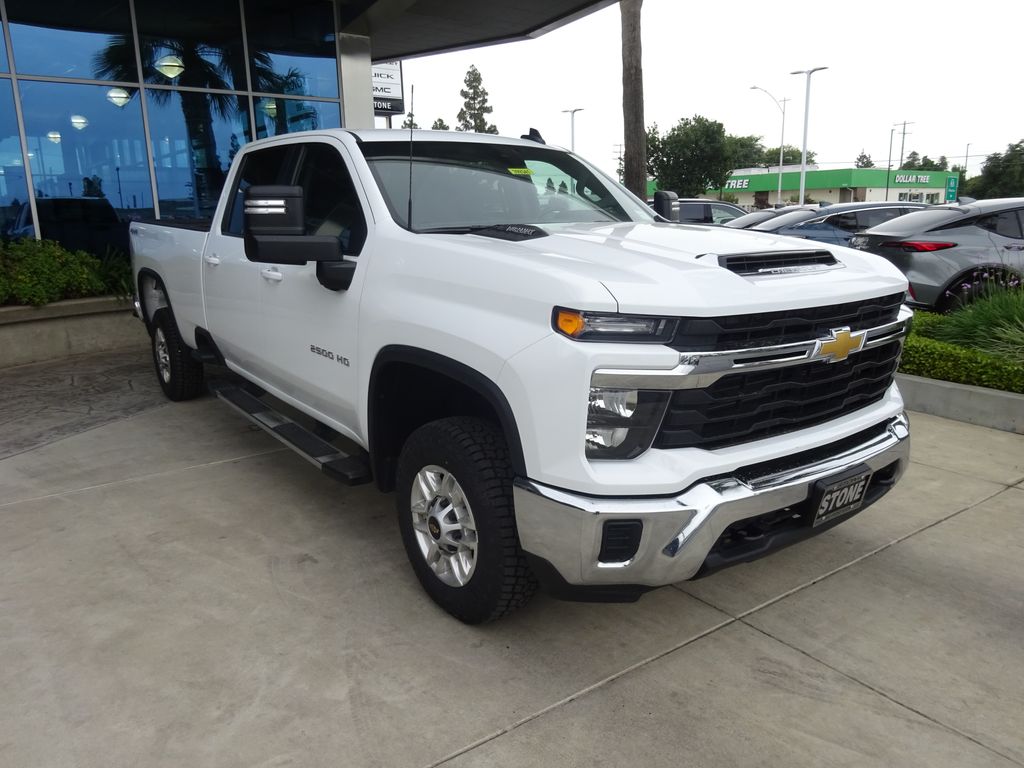 Summit White 2024 Chevrolet Silverado 2500HD Pickup Truck Four-Wheel Drive Automatic