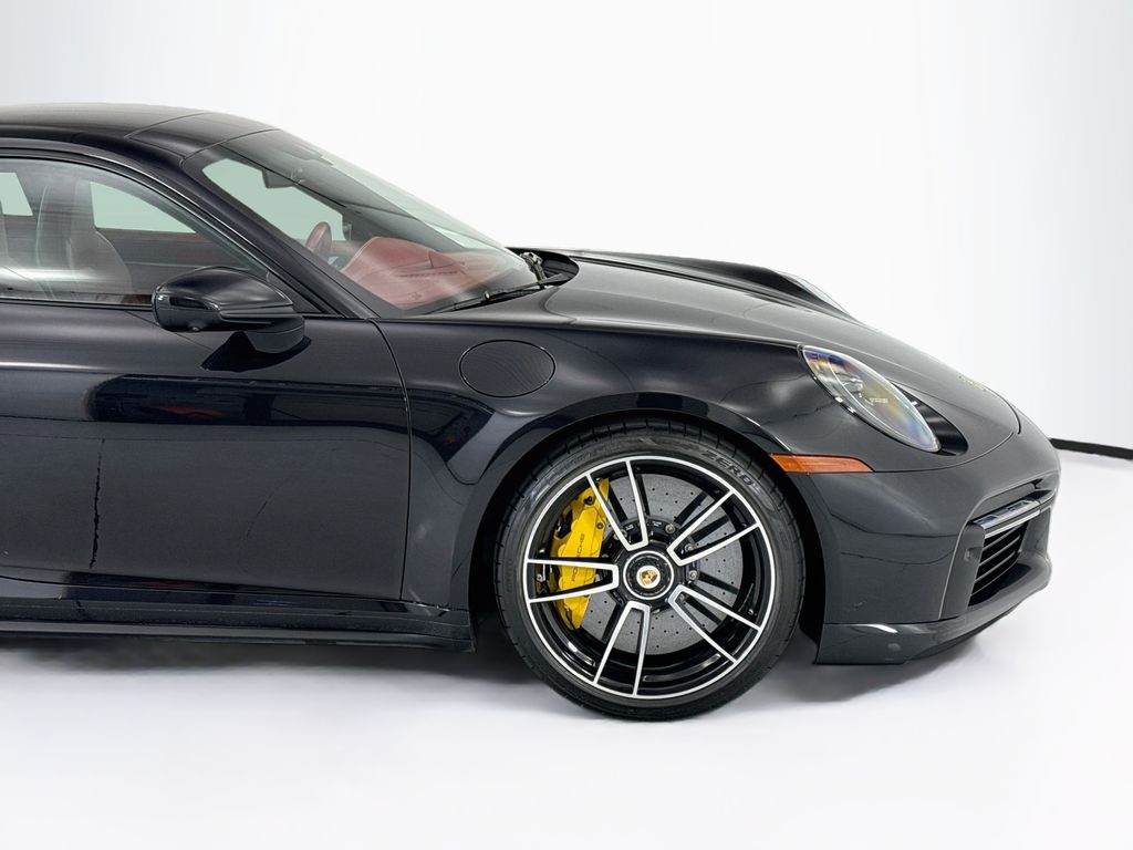 Thumbnail: 2021 Porsche 911 - 11