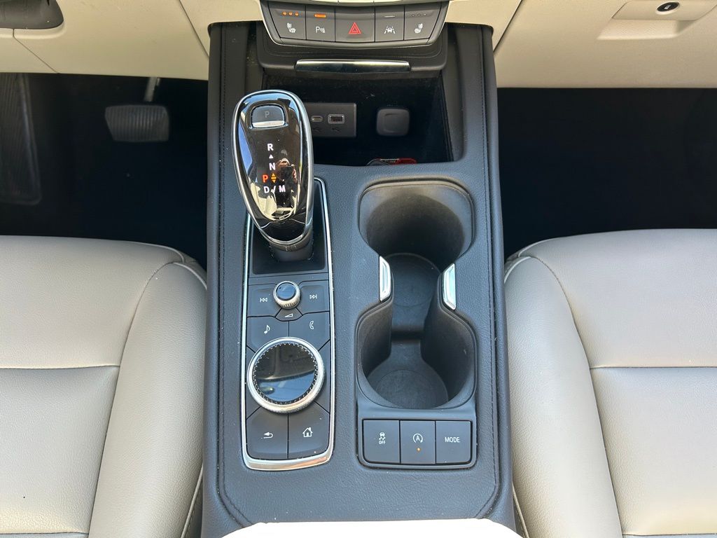 Thumbnail: 2021 Cadillac XT4 - 15