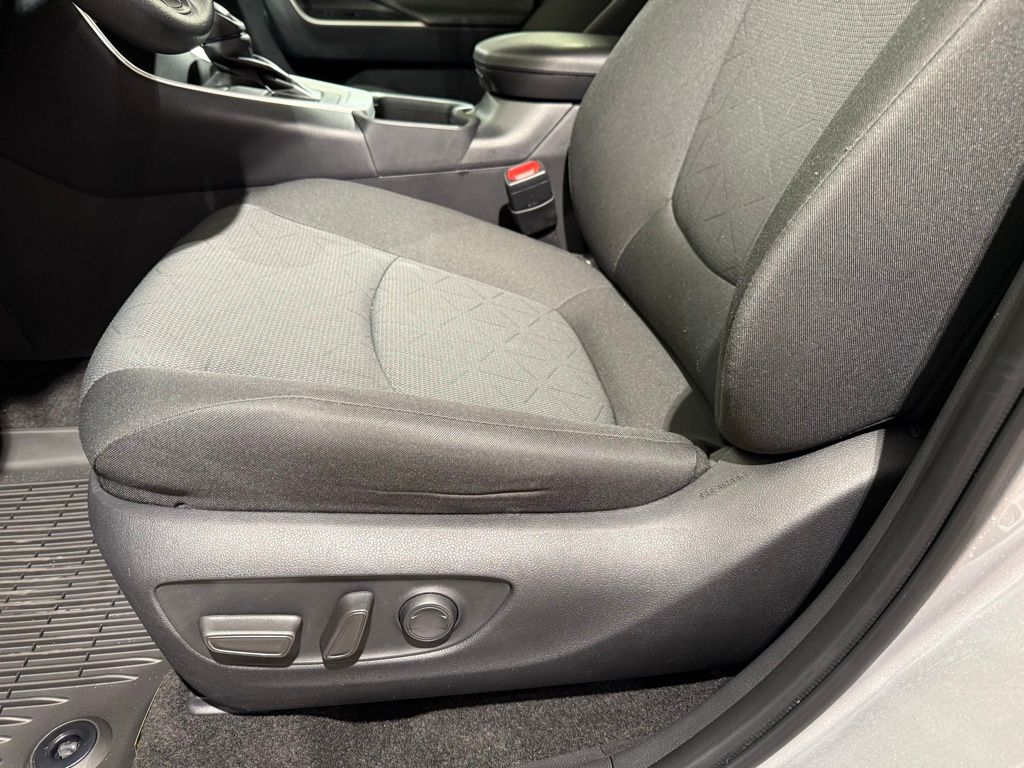 2024 Toyota RAV4 XLE 14