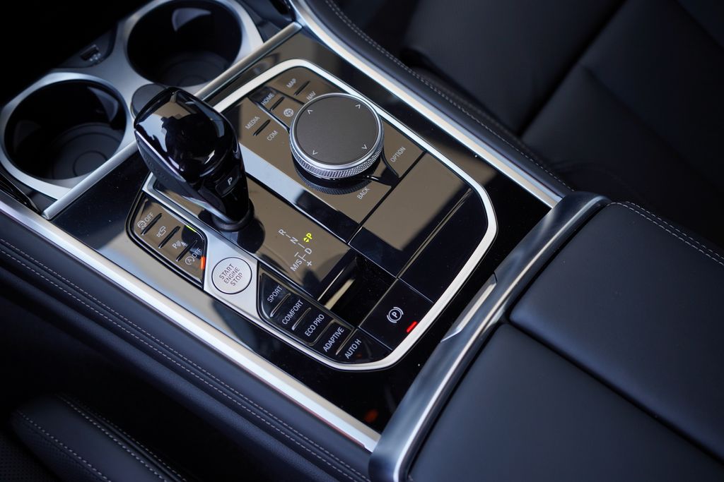 Thumbnail: 2026 BMW 8 Series - 19