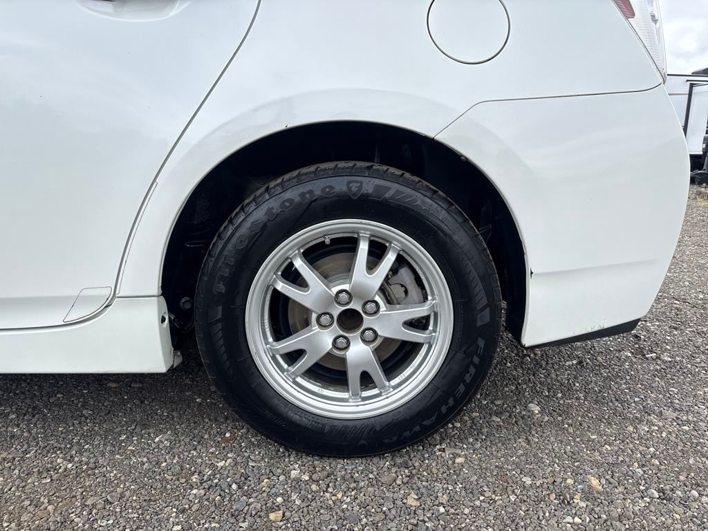 2010 Super White Toyota Prius II FWD Hatchback