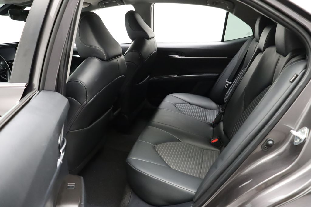 2022 Toyota Camry SE 19
