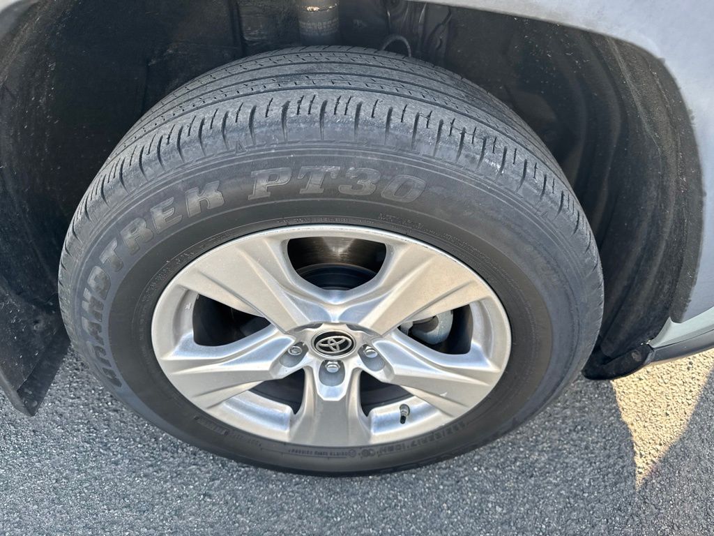 Thumbnail: 2019 Toyota RAV4 - 17