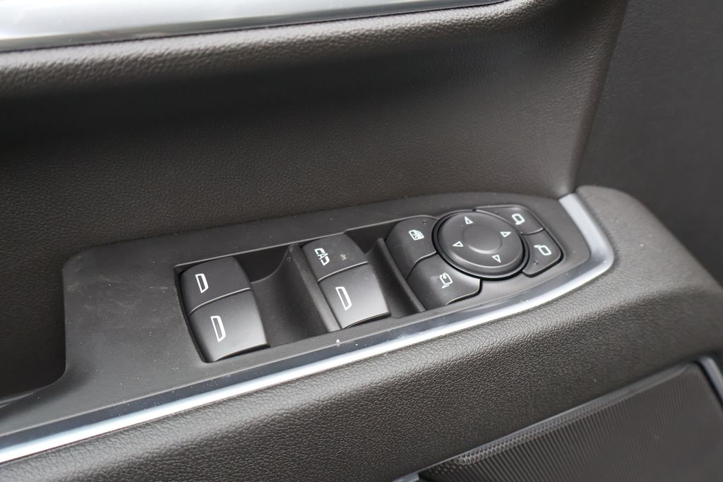 Thumbnail: 2026 Chevrolet Silverado 3500 - 18