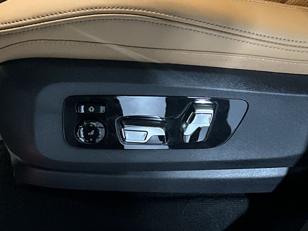 Thumbnail: 2026 BMW X7 - 12