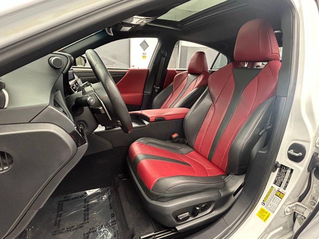 Used 2023 White Lexus 300h image 7