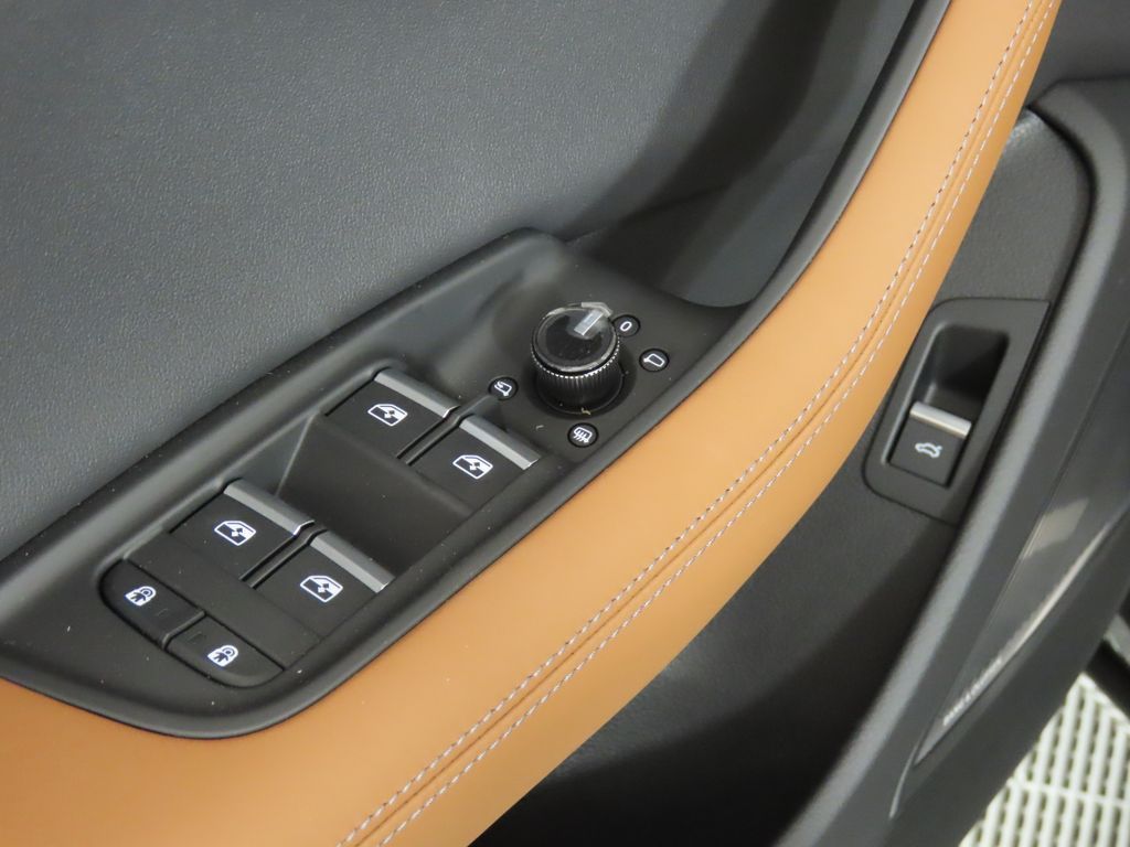 Thumbnail: 2026 Audi Q8 - 31