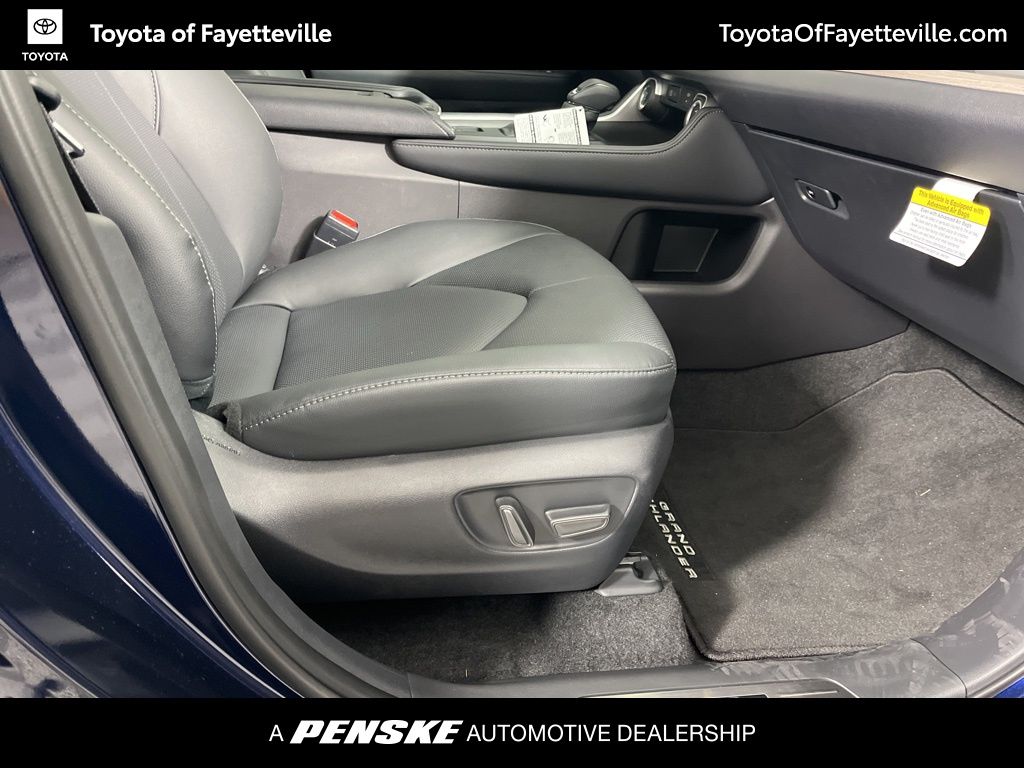 Thumbnail: 2026 Toyota Grand Highlander - 10