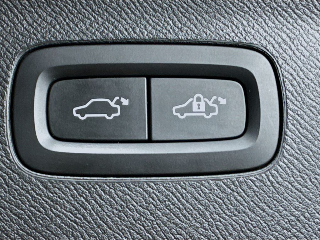 Used Car 2019 Volvo Xc90  T5 Momentum For Sale Under $20,000 In Austin, Texas