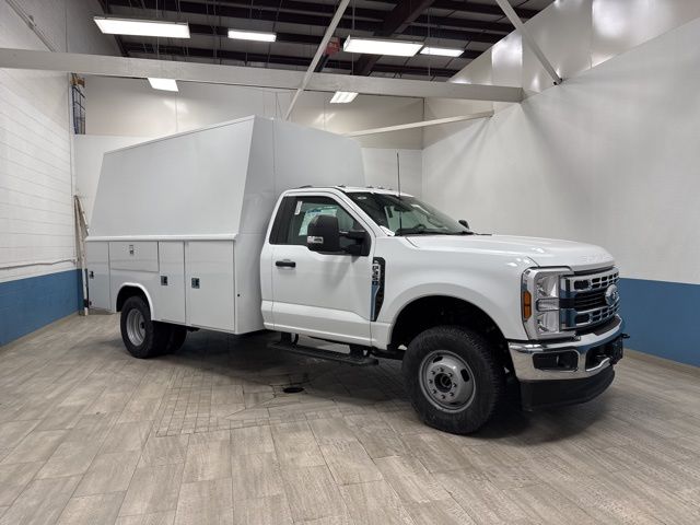 2025 Ford F-350 Super Duty Chassis Cab