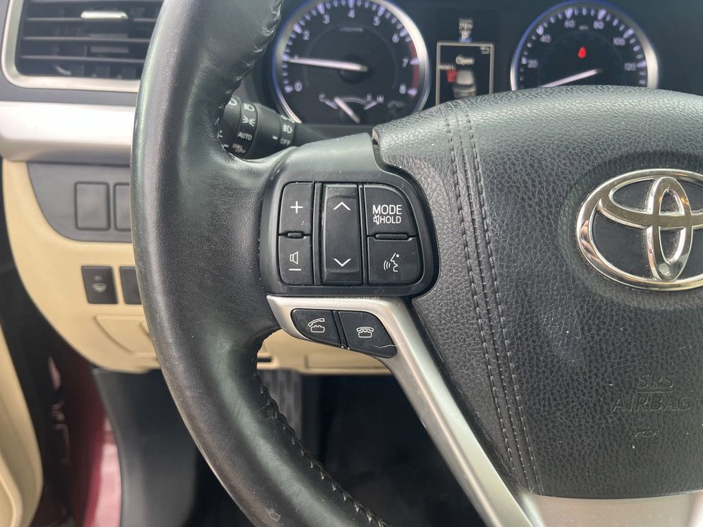 2015 Toyota Highlander XLE V6 31