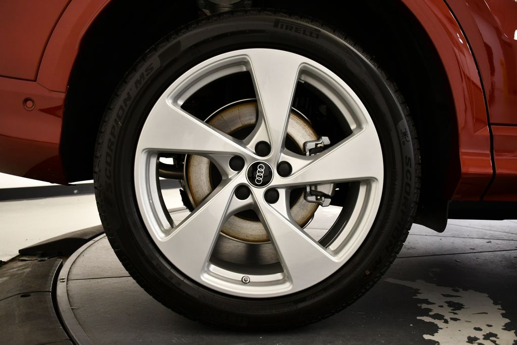 Thumbnail: 2025 Audi Q5 - 15