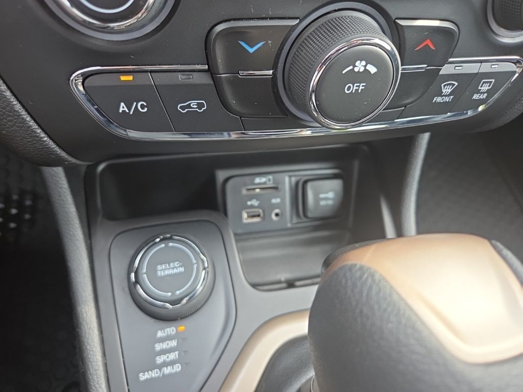 Used 2017 Red Jeep Sport image 17