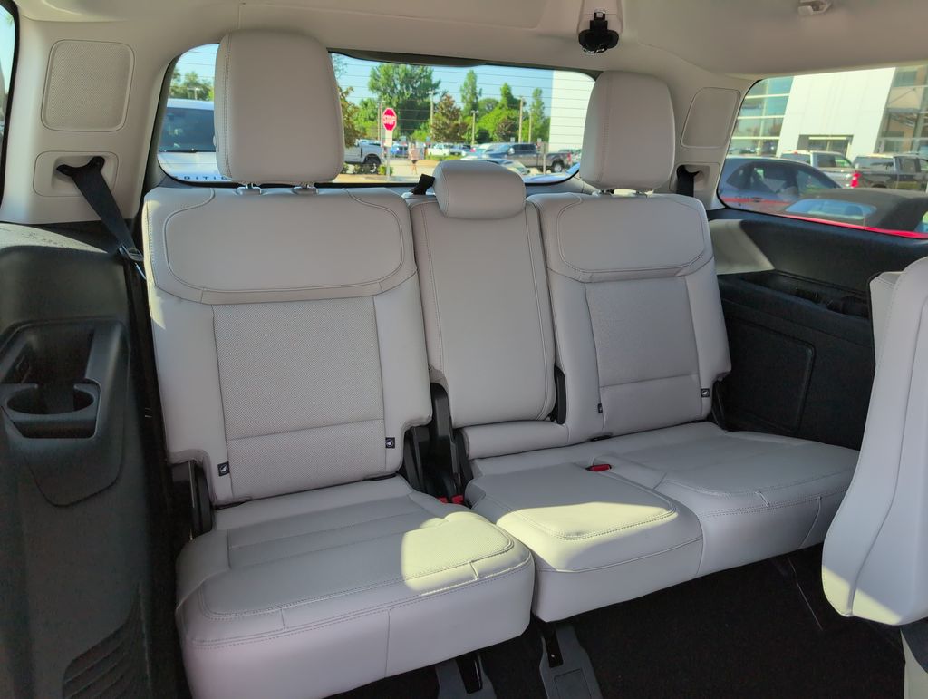 New 2027 White Ford Platinum image 17