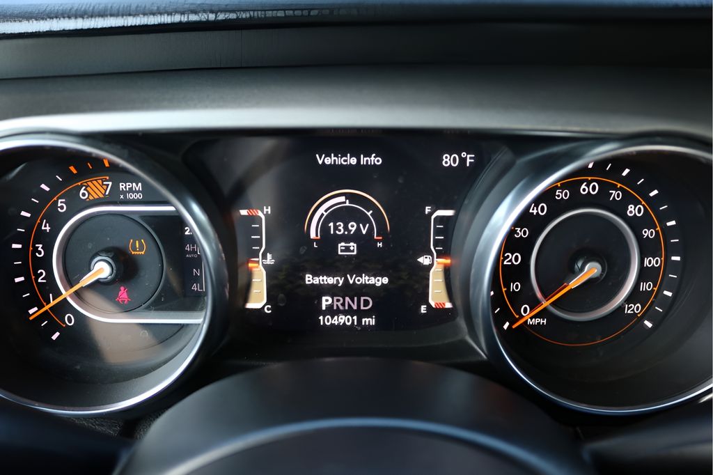 Used 2019 Silver Jeep Unlimited Sahara image 27