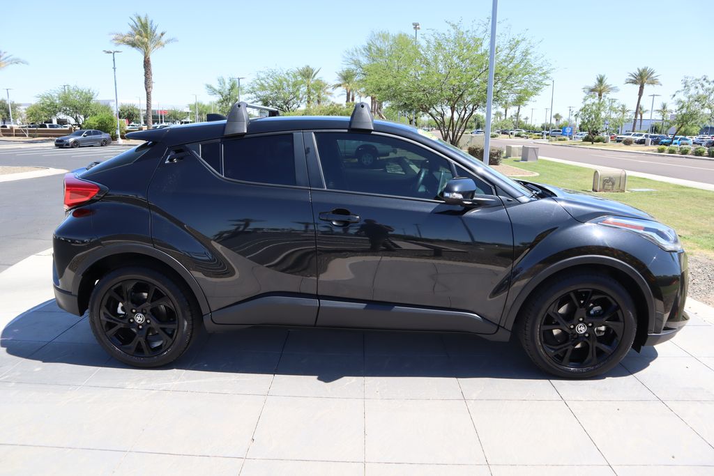 2022 Toyota C-HR XLE 4
